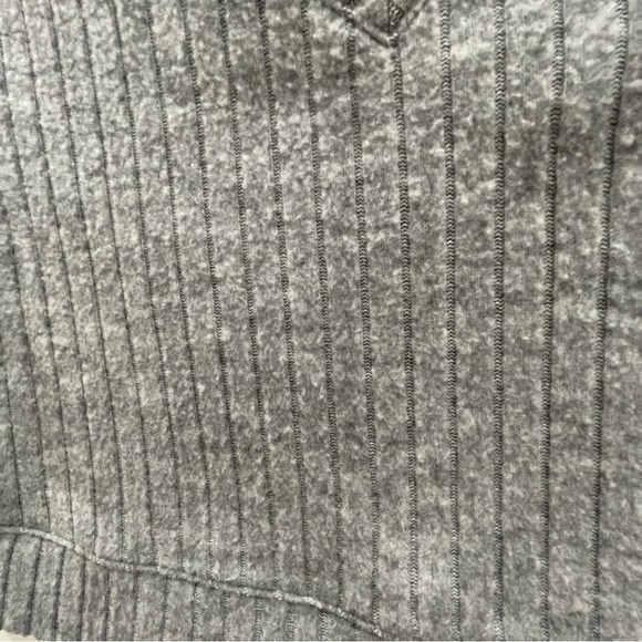 BDG Small Crop Sweater Top Short Sleeve Grey Urban Outfitters V neck - Picture 3 of 14